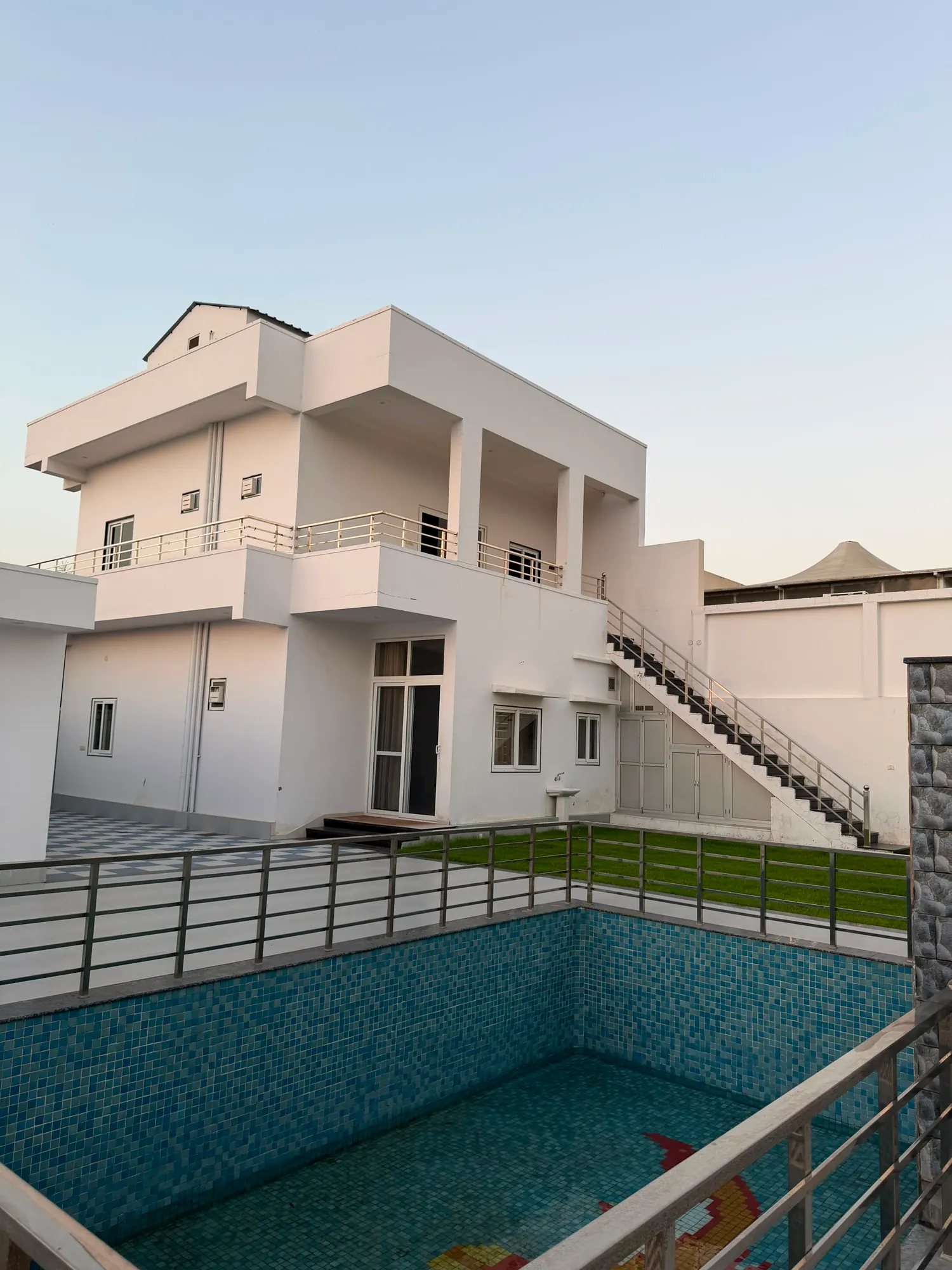 The farmhouse and its private pool
